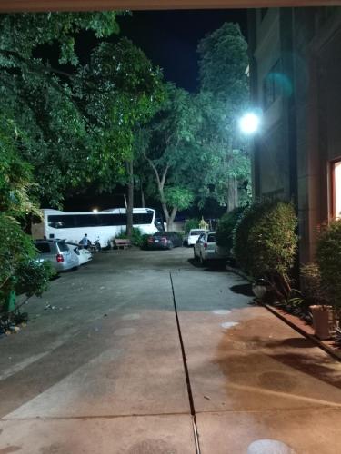 Κήπος έξω από το RatanakCity hotel