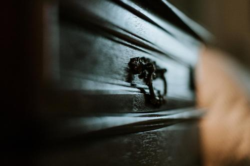 a close up of a wooden table with a handle at Kosbor Panzió in Magyarszombatfa