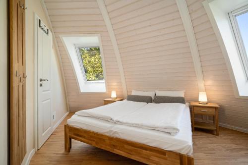 a bed in a room with two lamps on tables at Selene in Wustrow