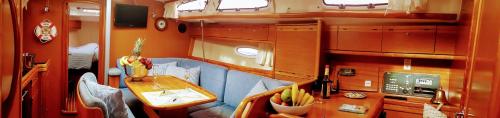a small room with a table in a boat at Lady Butterfly in Tučepi