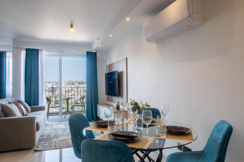 Χώρος καθιστικού στο Offshore Suites Apartments in St Julians Centre