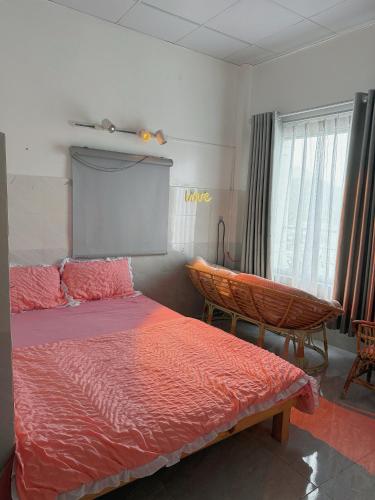 Ένα ή περισσότερα κρεβάτια σε δωμάτιο στο Homestay Tuyết Trinh