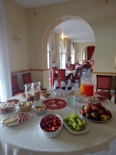 Fotografie z fotogalerie ubytování Albergo Motta v destinaci Sale Marasino