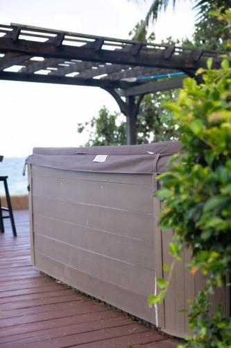 Balkón nebo terasa v ubytování Beachfront Luxurious Hawaiian Oasis
