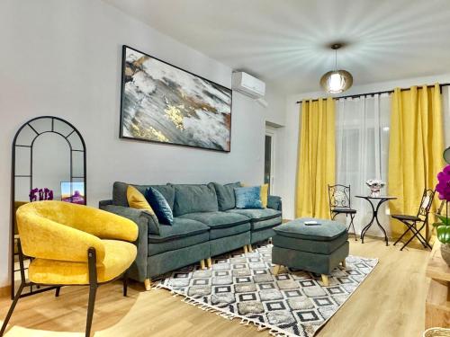 Modern 2BR Steps from the Sea