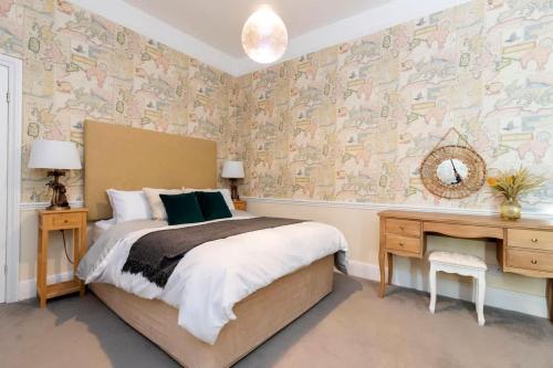 a bedroom with a large bed and a desk at Spacious 3 Bed Apartment in central Saltburn in Saltburn-by-the-Sea