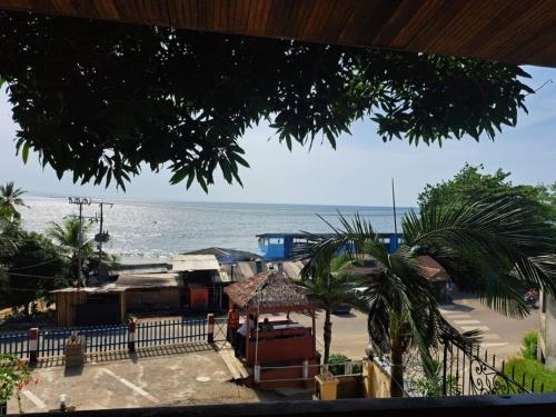 a view of a beach with the ocean in the background at Hôtel Restaurant Gites Kribi in Kribi