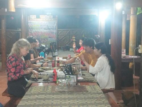 Επισκέπτες που μένουν στο Homestay Hoanh Thắng