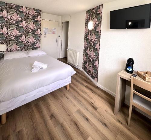 Postel nebo postele na pokoji v ubytování Couett'Hôtel Brest Port de plaisance, Les pieds dans l'eau