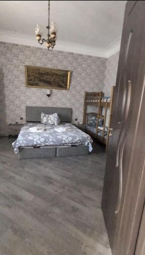 Ένα ή περισσότερα κρεβάτια σε δωμάτιο στο TIRKIUS House