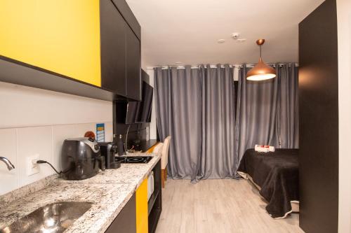 a kitchen with a sink and a bed in a room at Maison Perdizes - Allianz Parque Supreme in Sao Paulo