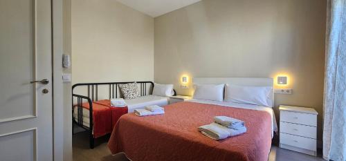 Giường trong phòng chung tại Manzil Cordoba