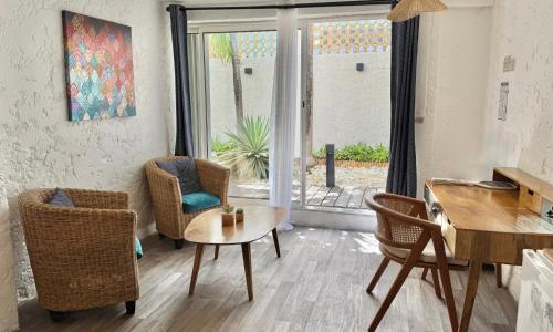 Гостиная зона в Koho SXM - ex Hevea Hotel