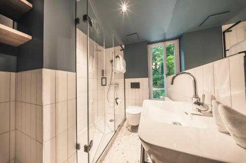 Ванная комната в HOP Apartments & Suites
