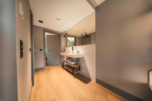 Кровать или кровати в номере HOP Apartments & Suites