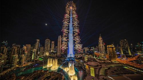 Chic 1BR Retreat, Balcony & Burj Khalifa Skyline