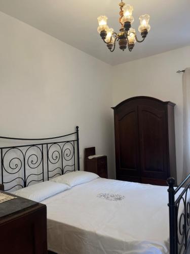 a bedroom with a bed and a chandelier at La Piastraia in Parlascio