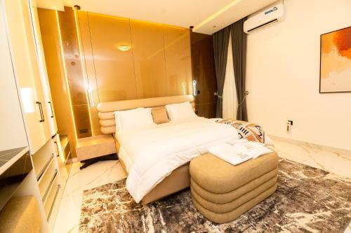 Postel nebo postele na pokoji v ubytování Velour stays