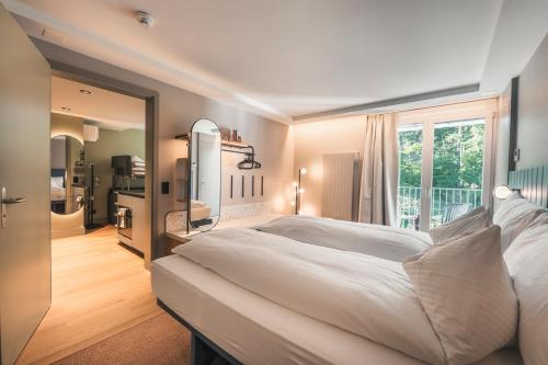 Кровать или кровати в номере HOP Apartments & Suites