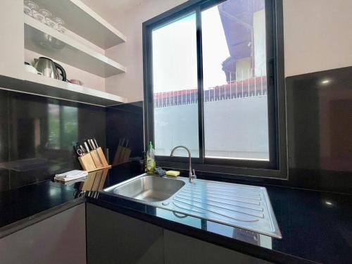 Η κουζίνα ή μικρή κουζίνα στο 5 Bed C25 - 2