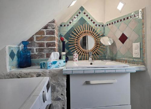 a bathroom with a sink and a mirror at L'Étoile in Moret-sur-Loing