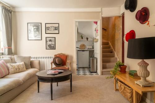 Coin salon dans l'établissement Milliners Court - One-Bed Cottage in Central Bath