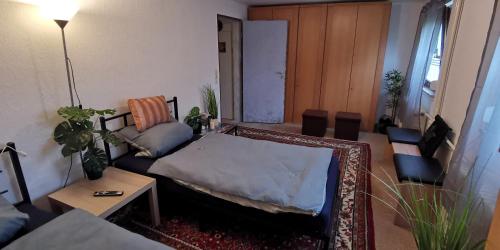 a living room with a bed and a couch at 75qm Erdgeschoss Wohnung mit eigener Küche, Badezimmer WC, Wohnzimmer, mit Gratis Frühstück und Parkplatz, so Privat wie zu Hause, Top Lage in Kassel
