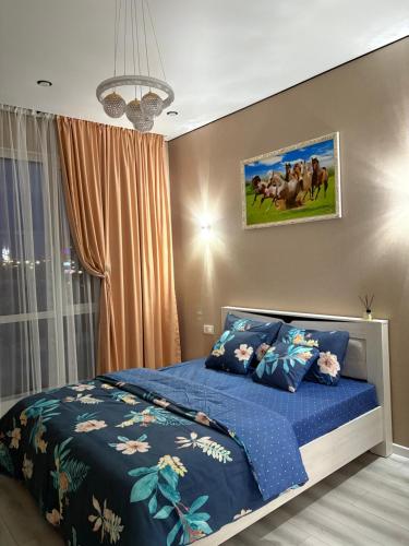 Ein Bett oder Betten in einem Zimmer der Unterkunft 4YOU Shymkent евро2