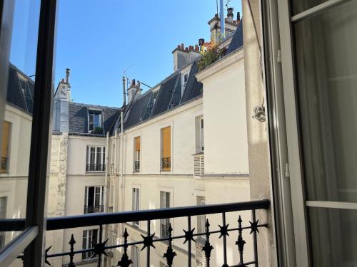 Elegant Parisian Apartment, Marais-Bastille