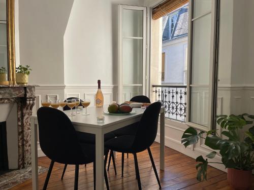 Elegant Parisian Apartment, Marais-Bastille