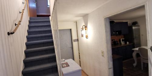 Ảnh trong thư viện ảnh của Komfort Ferienhaus mit Garten, 4 Zimmer, 8 Betten, eigene Küche, Bad WC, Gratis Frühstück, Parkplätze und WiFi, so privat wie zu Hause ở Kassel