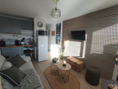 a living room with a couch and a table at STUDIO à SAINT-DENIS DE LA REUNION in Saint-Denis