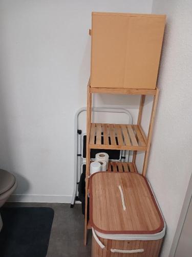 a wooden shelf with a box on top of it at STUDIO à SAINT-DENIS DE LA REUNION in Saint-Denis