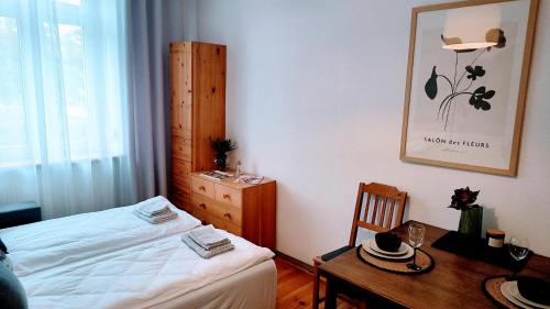 En eller flere senge i et værelse på Chrobry Square Apartament