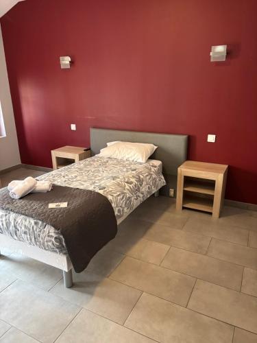 Postel nebo postele na pokoji v ubytování Hôtel du vieux pont