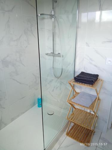 Un baño de T2 - Terrasse avec vue imprenable - Secteur gare