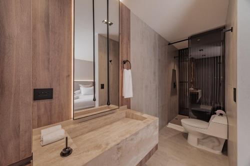a bathroom with a bath tub and a toilet at Modern & Elegant Loft in El Poblado in Medellín