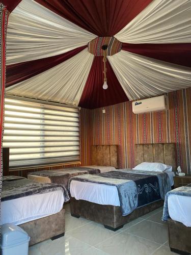 Lova arba lovos apgyvendinimo įstaigoje Sela wadi rum