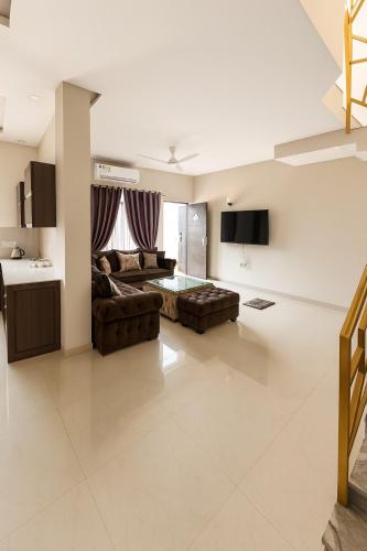 Posezení v ubytování The Garnet Resort - Top Rated & Most Awarded Property in Vrindavan