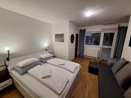 Postel nebo postele na pokoji v ubytování Apartmány EMMA