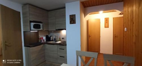 Una cocina o zona de cocina en Apartmány Grobarčík