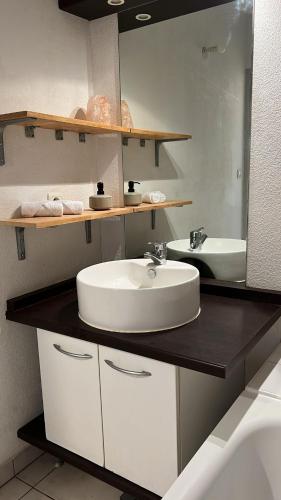 Charming apartment with terrace and parking in Carcassonne