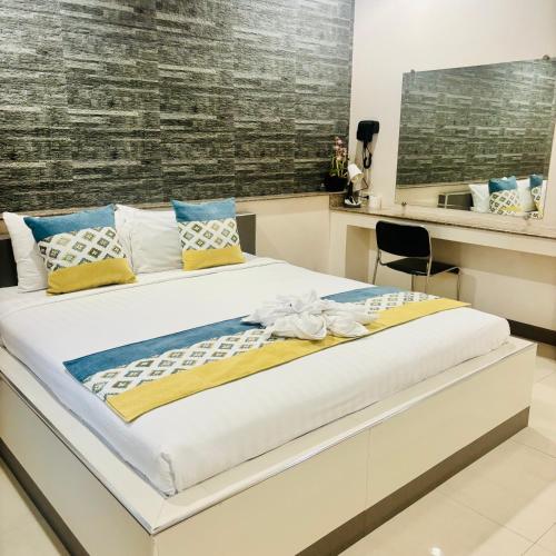 a bedroom with a large bed in a room at Ree- Riverside hotel in Bangkok