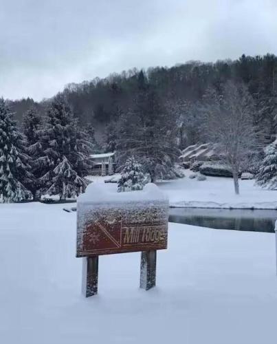 Το Bear Lodge Inn - Banner Elk Peaceful & Cozy Cabin Retreat τον χειμώνα