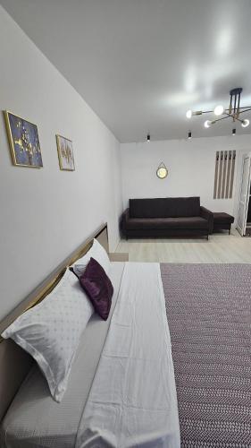 Ένα ή περισσότερα κρεβάτια σε δωμάτιο στο Мангилик Ел 10