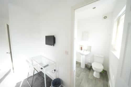 Koupelna v ubytování Private on suites- Private Bathroom every room-1 Bus to Heathrow Airport