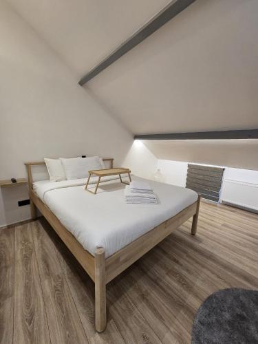 a bedroom with a large bed in a room at Suite à Saint-Hubert in Saint-Hubert