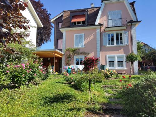 Κήπος έξω από το bnb Schwyzerhüsli