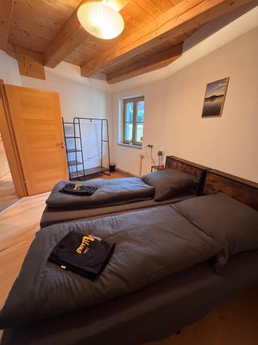 a bedroom with two beds in a room at Ferienwohnung in idyllischer Natur für bis zu 4 Personen in der Gemeinde Rutzenham - Bergern in Altensam
