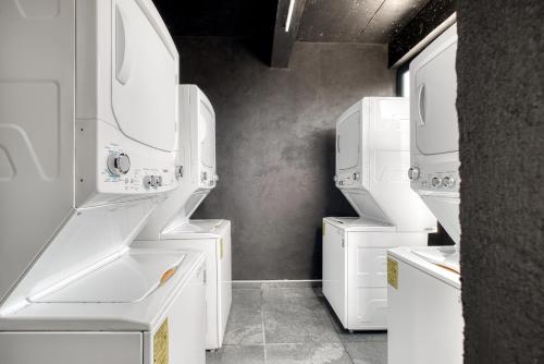 a white laundry room with white appliances at Myla Chapultepec in Mexico City